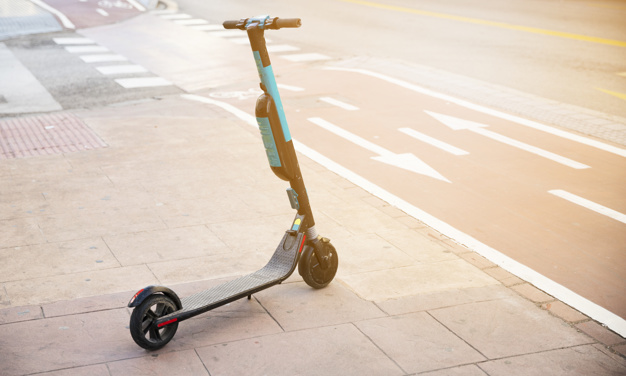 Los patinetes eléctricos parecían una solución sostenible para mejorar la  movilidad. No siempre es así